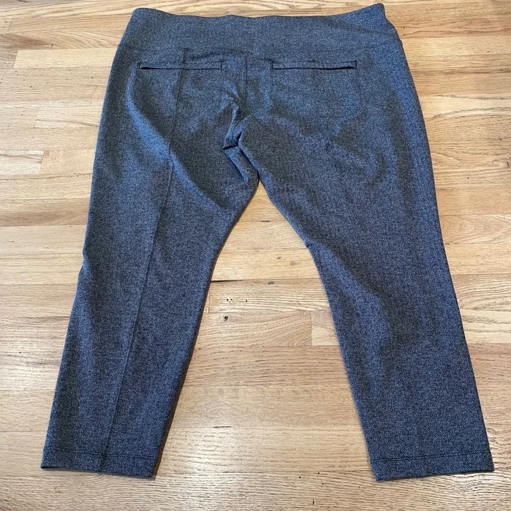 Womens Gray Capri Leggings Althleta Delancy Herringbone Athleisure Quiet Luxury - Picture 2 of 13